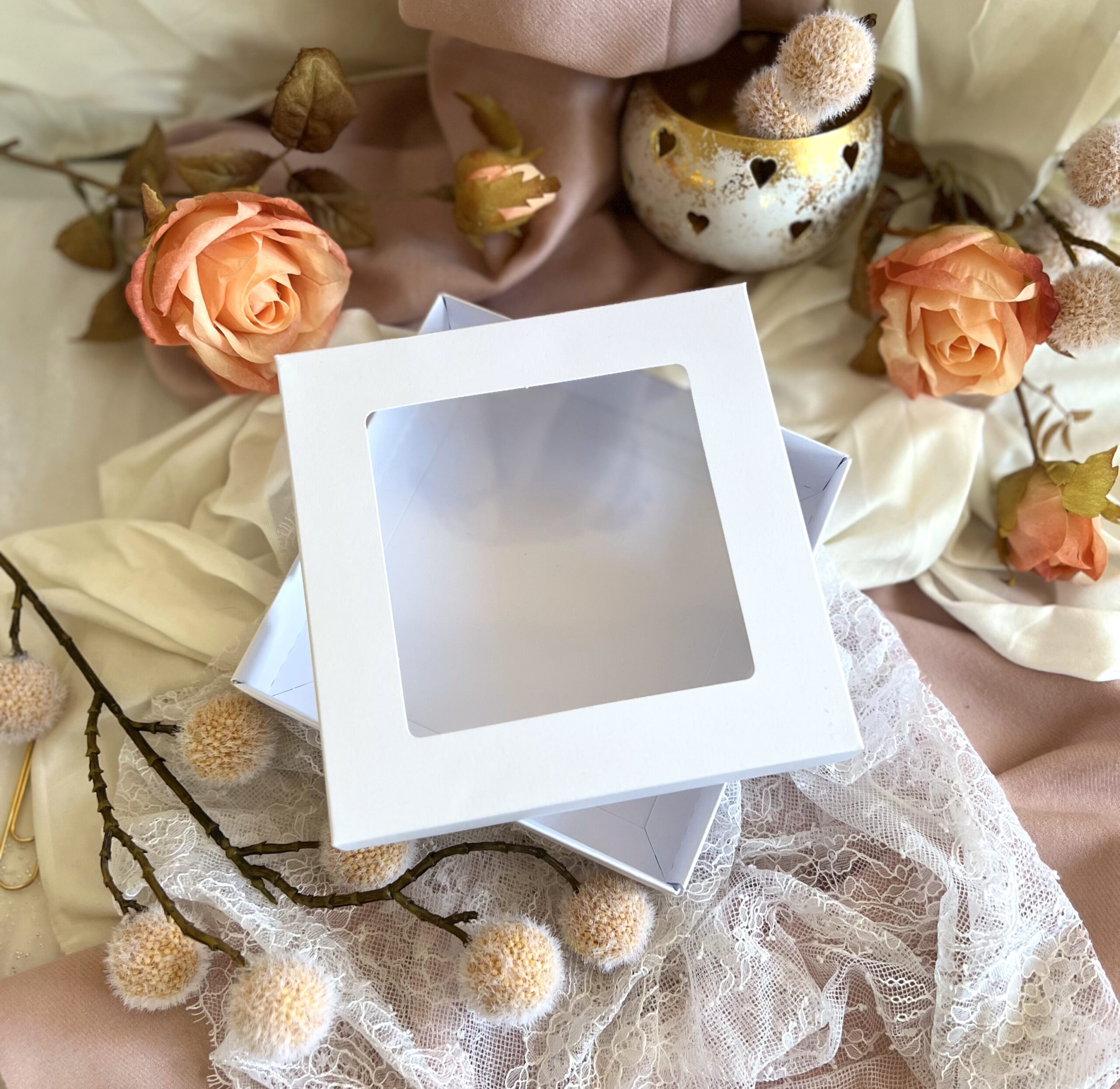 pudelko kwadratowe2 Artistic 18th Birthday Card for Her – Unique and Elegant Design